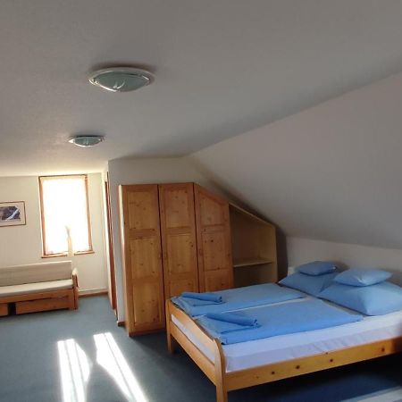 Adler Panzio Hotel Budaörs Buitenkant foto
