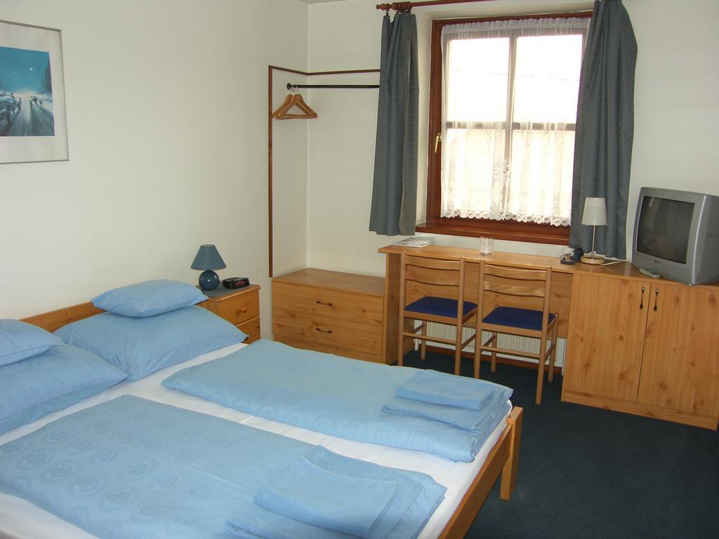 Adler Panzio Hotel Budaörs Buitenkant foto