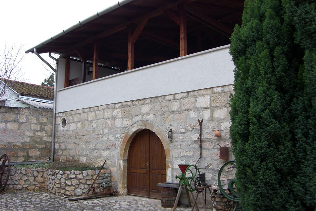 Adler Panzio Hotel Budaörs Buitenkant foto