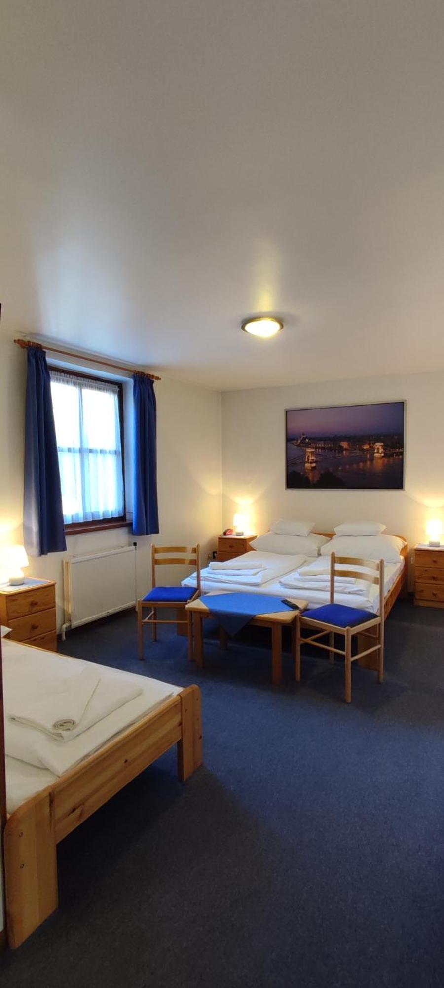 Adler Panzio Hotel Budaörs Buitenkant foto